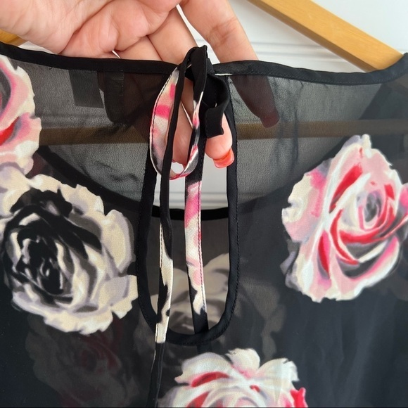 Lc Lauren Conrad rose print dressy top Size Small - Picture 7 of 12